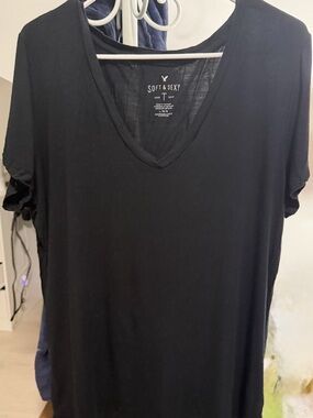 American Eagle Outfitters Black V-Neck Tee